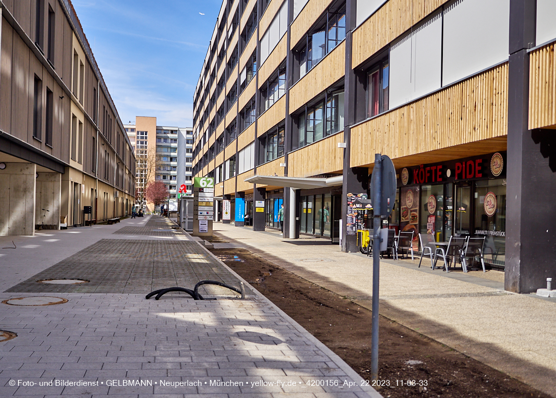 22.04.2023 - Baustelle Montessori Schule im Plettzentrum in Neuperlach